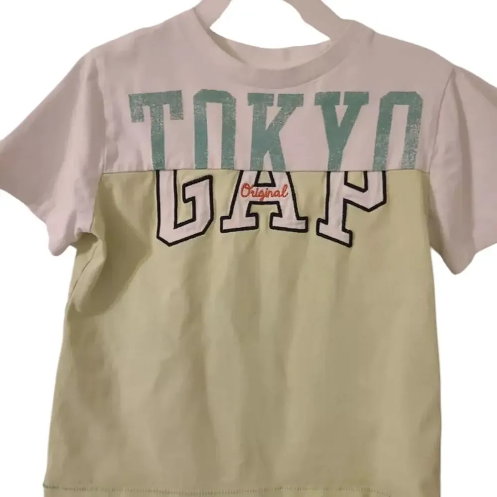 GAP Kids Tokyo Graphic Colorblock T-Shirt Size 5T White Green Short Sleeve